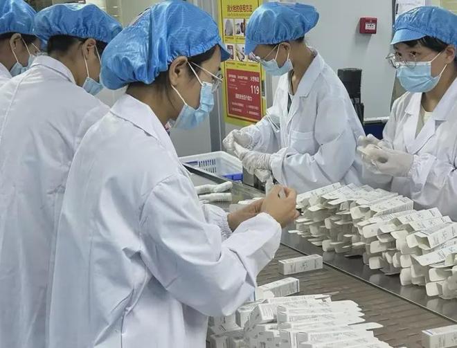 黛美雅詩(shī) 廣東化妝品代工廠如何賦能連鎖品牌打造核心產(chǎn)品力